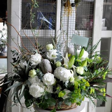 個展開催の御祝に｜「フローリスト　シバタ」　（兵庫県三木市の花キューピット加盟店 花屋）のブログ