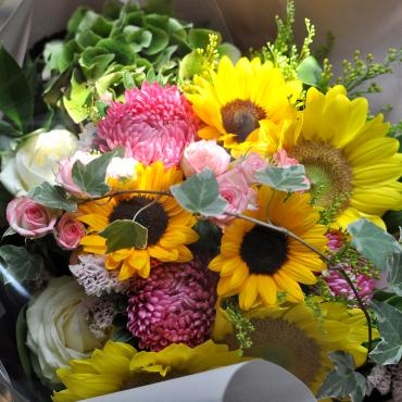 お誕生日の花束｜「フローリスト　シバタ」　（兵庫県三木市の花キューピット加盟店 花屋）のブログ