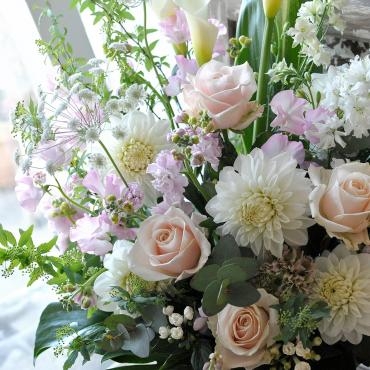 御祝のアレンジメント｜「フローリスト　シバタ」　（兵庫県三木市の花キューピット加盟店 花屋）のブログ