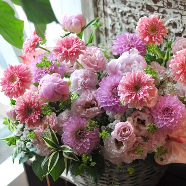 御祝いのアレンジメント｜「フローリスト　シバタ」　（兵庫県三木市の花キューピット加盟店 花屋）のブログ